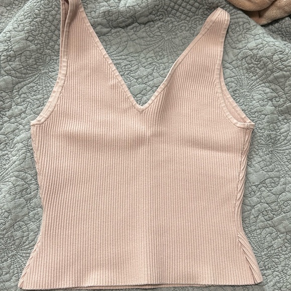 Aritzia Ribbed tank - like new - Picture 2 of 6